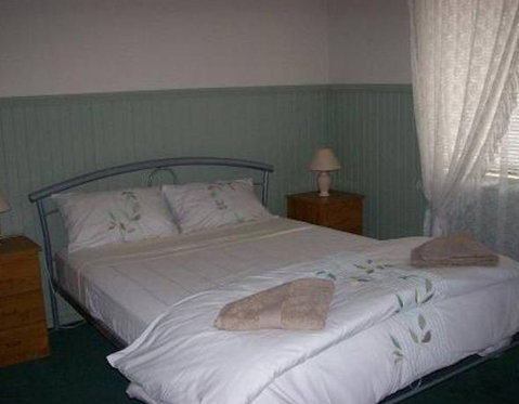 Riverland Holiday Cottage - Tourism Caloundra 2