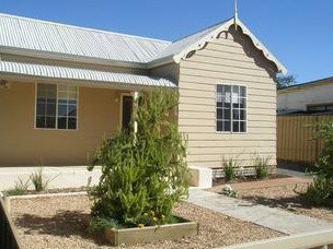 Cosy Cottage - Tourism Caloundra 2