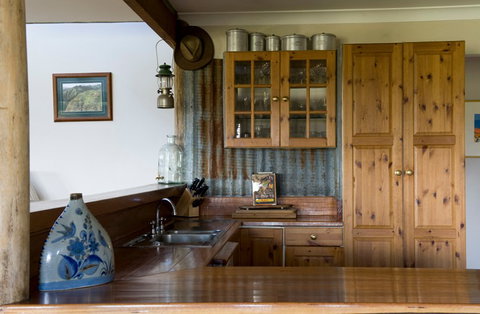Yaraandoo Lakeside Retreat - Tourism Caloundra 1