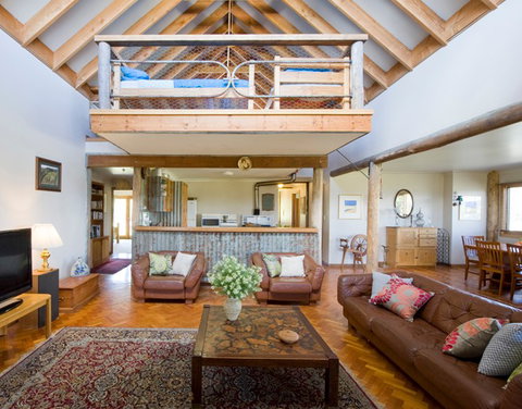Yaraandoo Lakeside Retreat - Tourism Caloundra 3