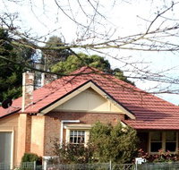 Batlow House - Tourism Caloundra