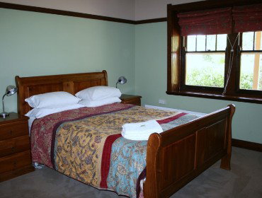 Batlow House - Tourism Caloundra 2