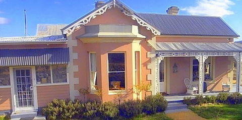 Cromwell House - Tourism Caloundra 0