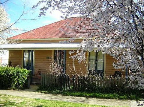 Cooma Cottage - Accommodation - Tourism Caloundra 0