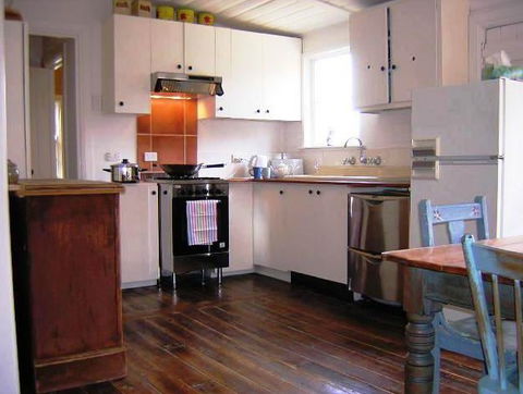 Cooma Cottage - Accommodation - Tourism Caloundra 2