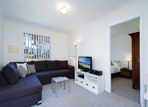 Beach House Fingal Bay - Tourism Caloundra 1