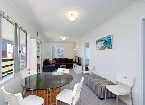 Beach House Fingal Bay - Tourism Caloundra 2