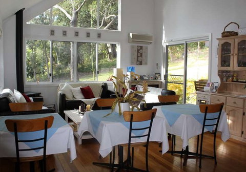 Nelson Bay Bed And Breakfast - Tourism Caloundra 2