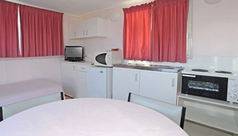 Aukaka Caravan Park - Tourism Caloundra 0