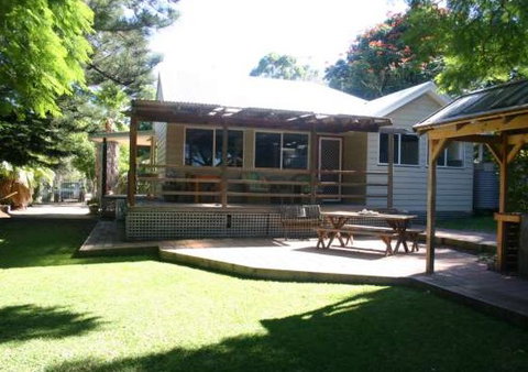 Pine Cottage - Tourism Caloundra 0