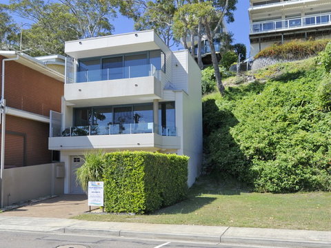 Dolphins - Tourism Caloundra 2