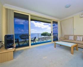 Little Hut - Tourism Caloundra 1