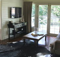 Book Barn Cottage - Tourism Caloundra