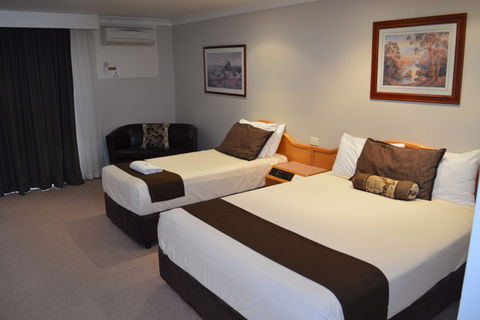 Hilltops Retreat Motor Inn - Tourism Caloundra 7
