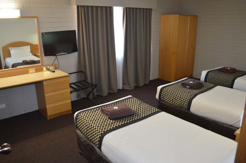 Hilltops Retreat Motor Inn - Tourism Caloundra 8