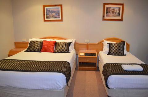 Hilltops Retreat Motor Inn - Tourism Caloundra 9