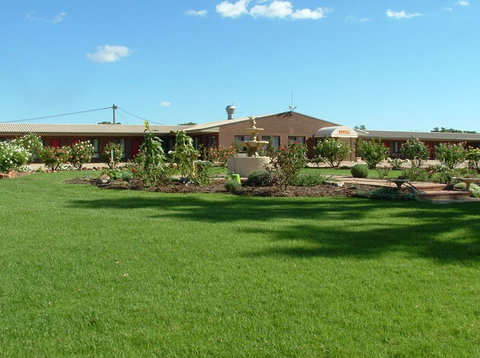 Newell Motor Inn - Tourism Caloundra 0