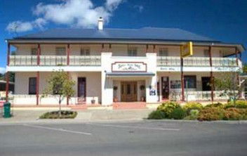 Apsley Arms Hotel - Tourism Caloundra 1