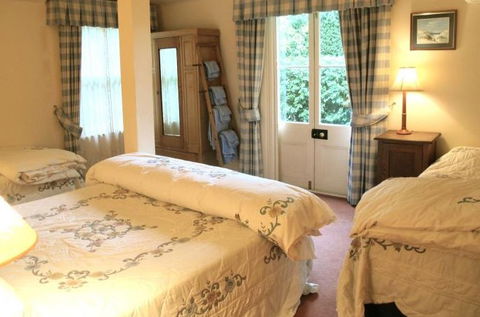 Capers Guesthouse And Cottage - Tourism Caloundra 0