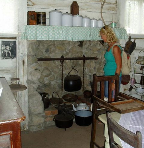 A Settlers Cottage - Tourism Caloundra 2