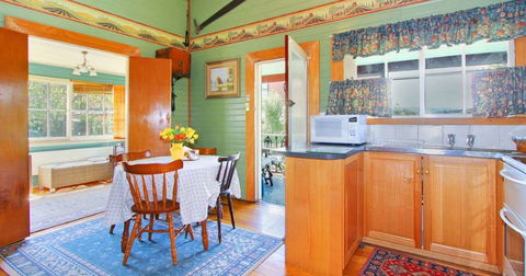 A Settlers Cottage - Tourism Caloundra 3