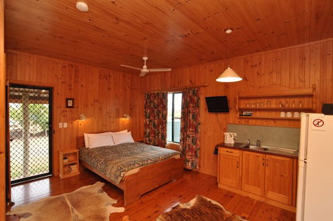 Henderson Park Farm Retreat - Tourism Caloundra 1