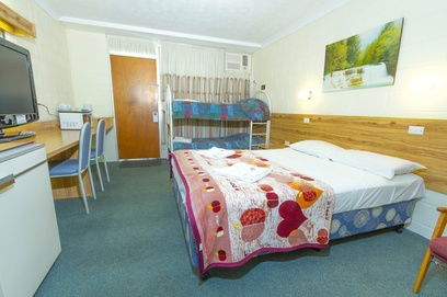 Motel Lodge - Tourism Caloundra 2