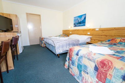 Motel Lodge - Tourism Caloundra 3
