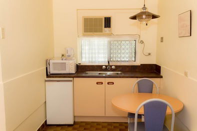 Motel Lodge - Tourism Caloundra 4