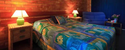 Shelly Beach Motel - Tourism Caloundra 0