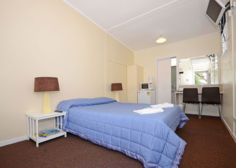 Ned Kellys Motel - Tourism Caloundra 2