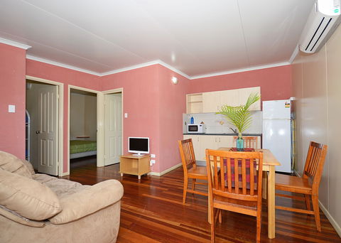 Ned Kellys Motel - Tourism Caloundra 4