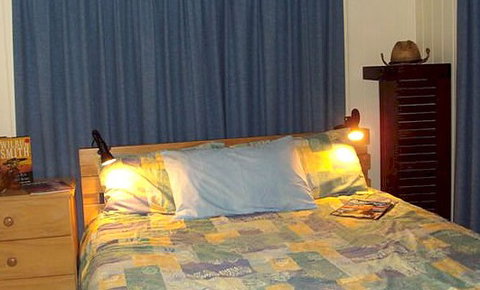 Orchid House - Tourism Caloundra 0