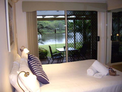 Alexander Lakeside Bed And Breakfast - Tourism Caloundra 2