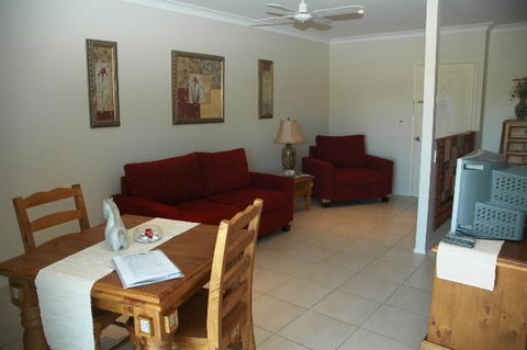 Alexander Lakeside Bed And Breakfast - Tourism Caloundra 4