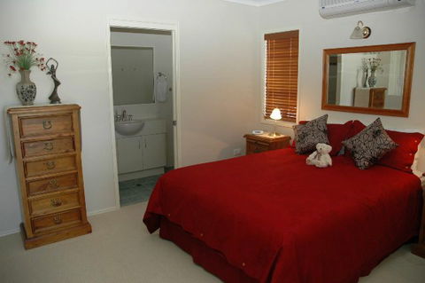 Alexander Lakeside Bed And Breakfast - Tourism Caloundra 5