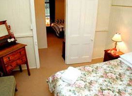 Rovers Rest Guesthouse And Studio Units - Tourism Caloundra 3