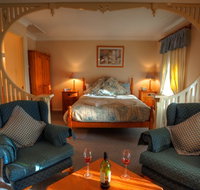 Honeysuckle Cottages and The Rocks Restaurant - Tourism Caloundra