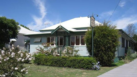 Pitstop Lodge Guesthouse And Bed And Breakfast - Tourism Caloundra 0