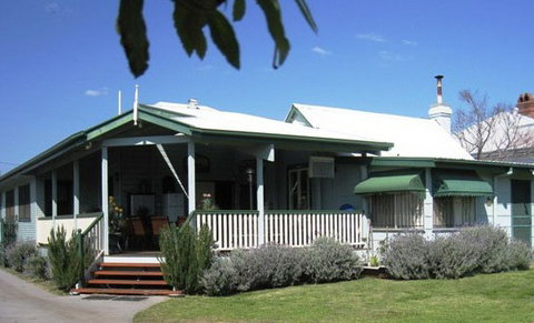 Pitstop Lodge Guesthouse And Bed And Breakfast - Tourism Caloundra 2