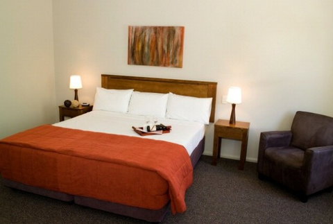 Coachmans Inn Warwick - Tourism Caloundra 2