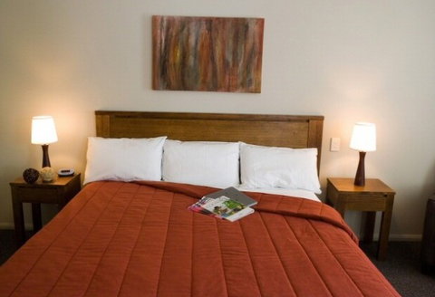 Coachmans Inn Warwick - Tourism Caloundra 3