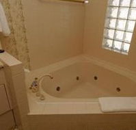 McNevins Warwick Motel and Gunyah Restaurant - Tourism Caloundra