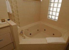 McNevins Warwick Motel And Gunyah Restaurant - Tourism Caloundra 0