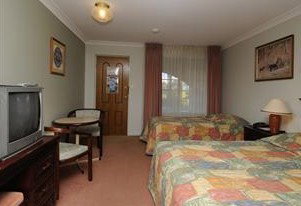 McNevins Warwick Motel And Gunyah Restaurant - Tourism Caloundra 4