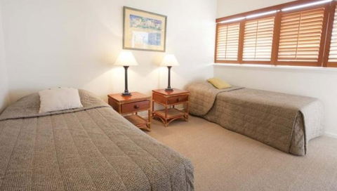 Whalewatch Ocean Beach Resort - Tourism Caloundra 1