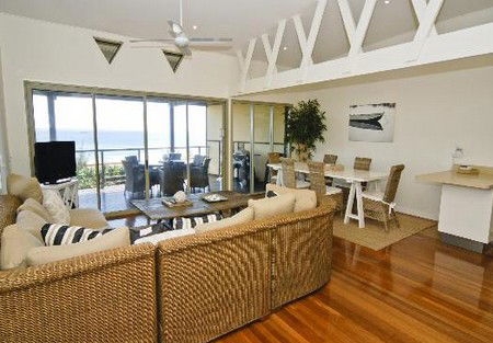 Claytons On Cylinder Beach Front Apartments - Tourism Caloundra 1