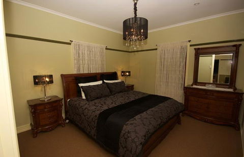 The Cottage At The Sanctuary Bed And Breakfast - Tourism Caloundra 3