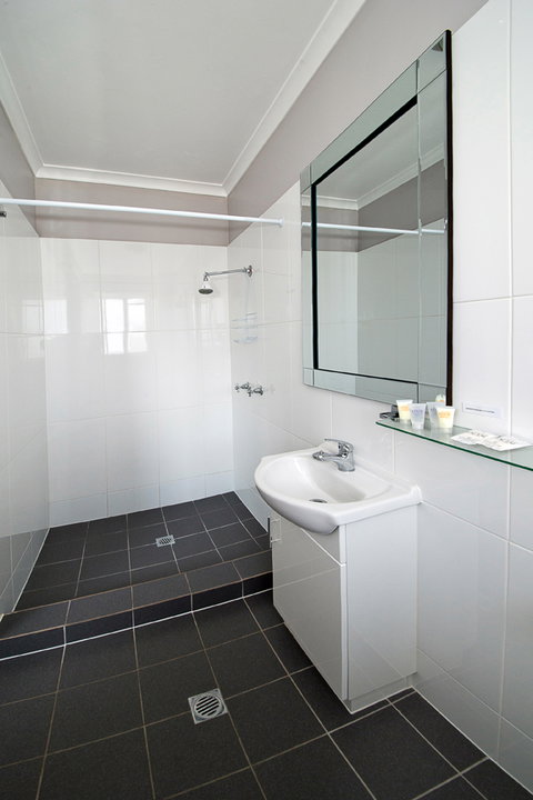 Burleigh Gold Coast Motel - Tourism Caloundra 2