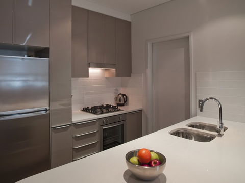 Meriton Serviced Apartments Southport - Tourism Caloundra 2
